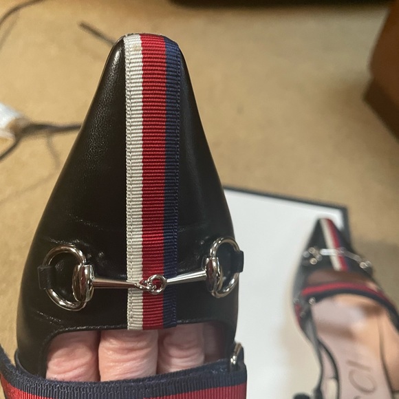 Gucci women’s shoes size 37 Euro. Perfect condition!! - Picture 3 of 11